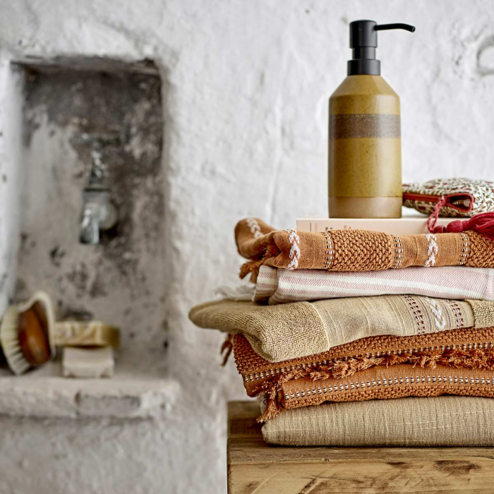 Lovina - Asciugamano doccia marrone terracotta con frange e ricami