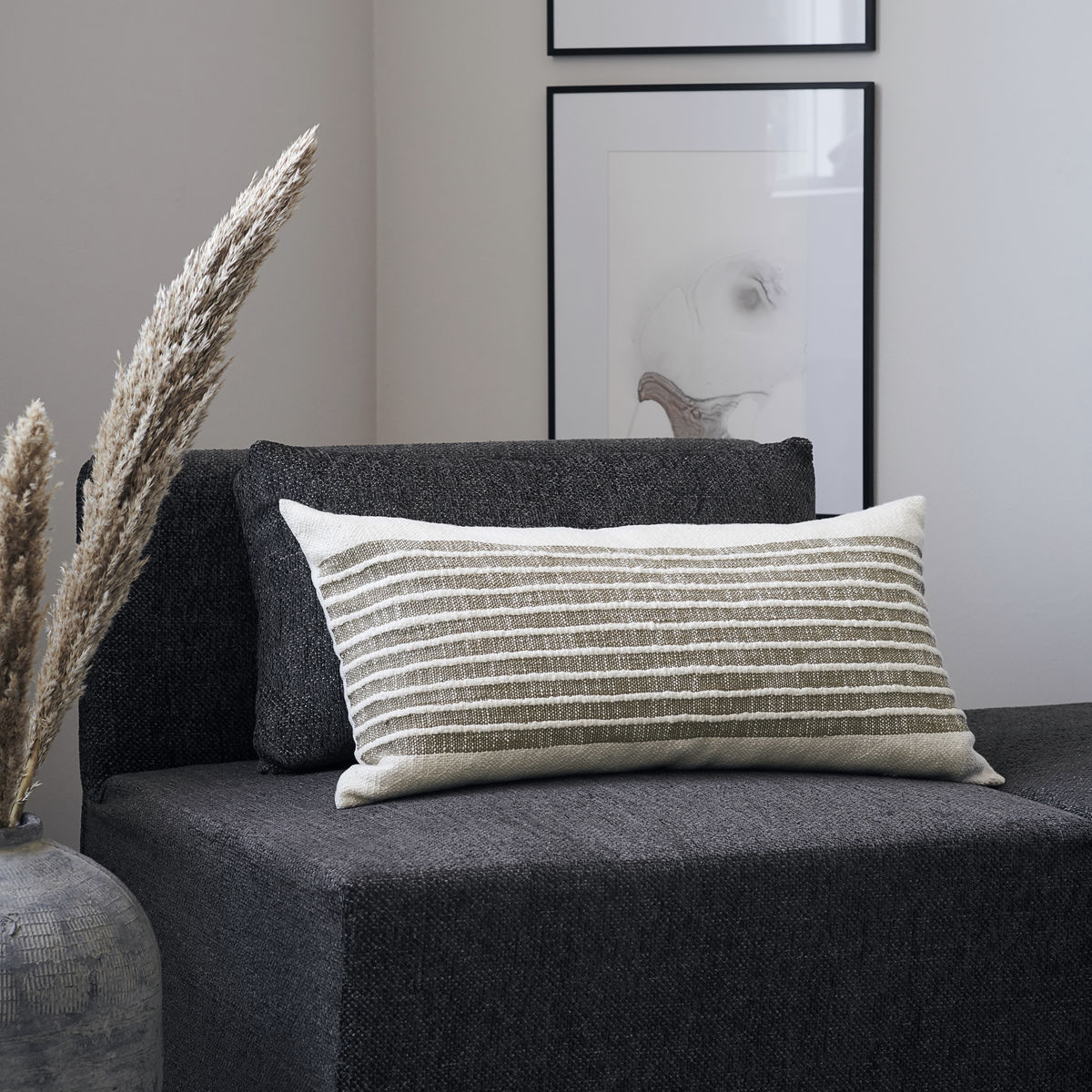 Cuscino rettangolare a righe color mostarda Yarn - LivingDecò