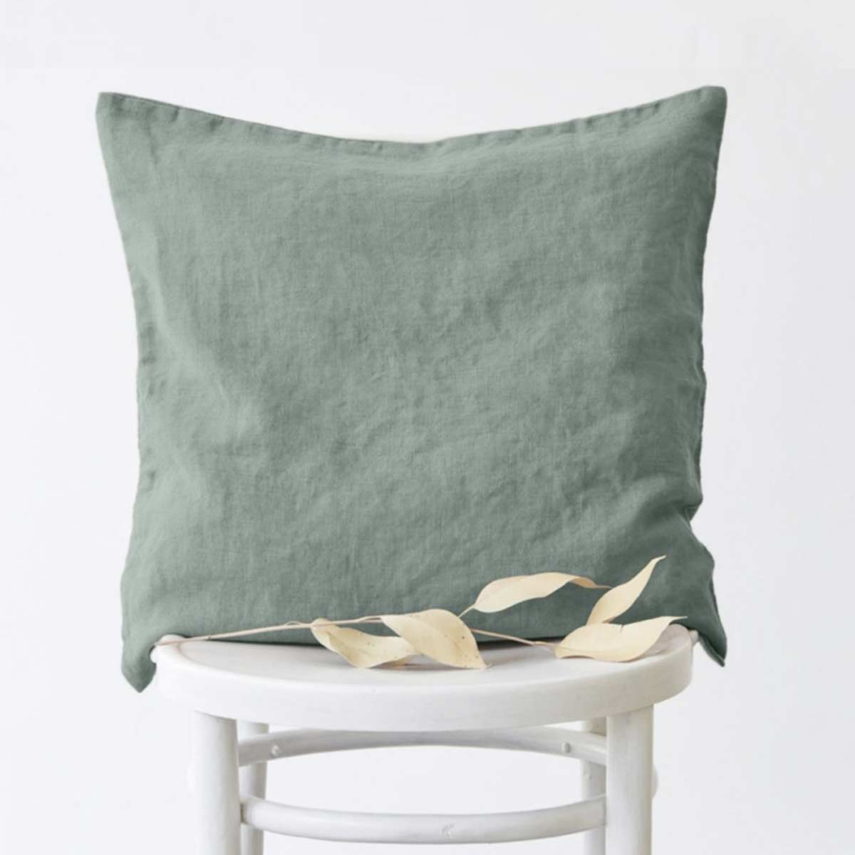 Cuscino in lino verde green milieu collezione Silvae - LivingDecò