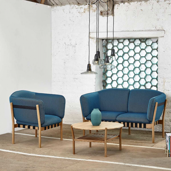 Dowel - poltrona blu con struttura in rovere