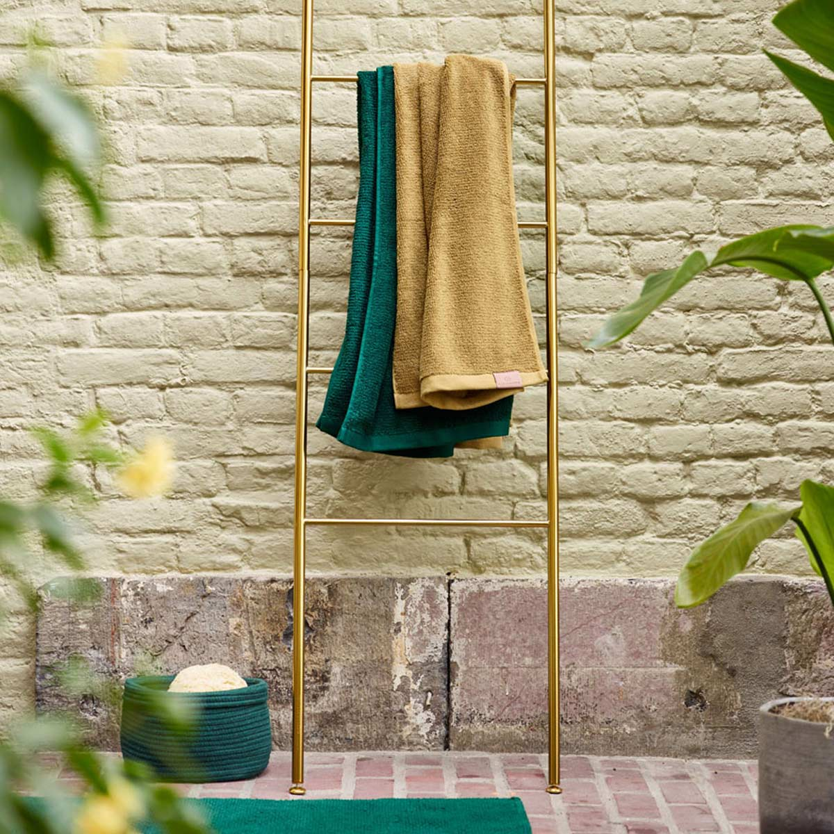 Scala porta asciugamani in metallo dorato Aquanova - LivingDecò