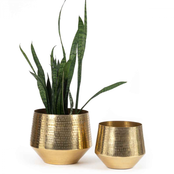 Hammered L - portavaso per interni in ottone