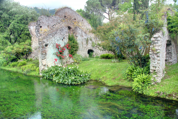 Giardino di Ninfa Giardino di Ninfa