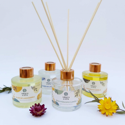 Profumatore con bastoncini diffusori, citronella e limone Profumatore con bastoncini diffusori, citronella e limone