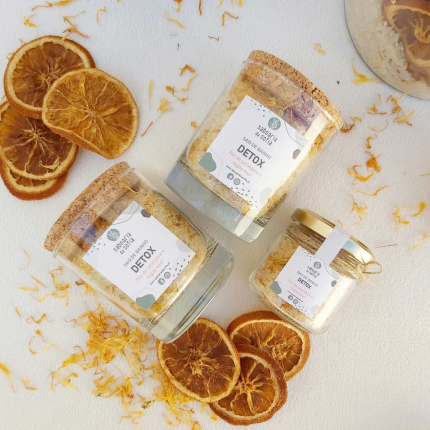 Sali da bagno ai fiori d'arancio e argilla blu Sali da bagno ai fiori d'arancio e argilla blu