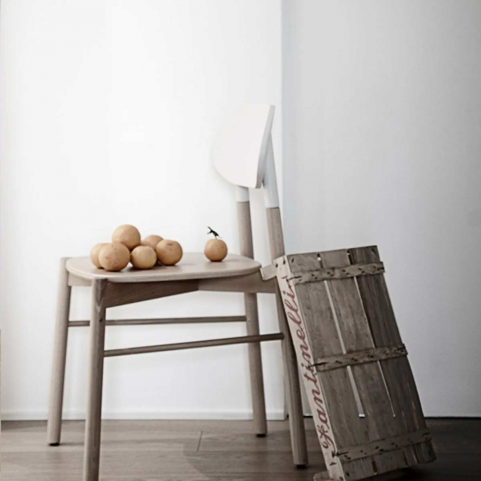 Bokken - sedia in faggio naturale con schienale bianco