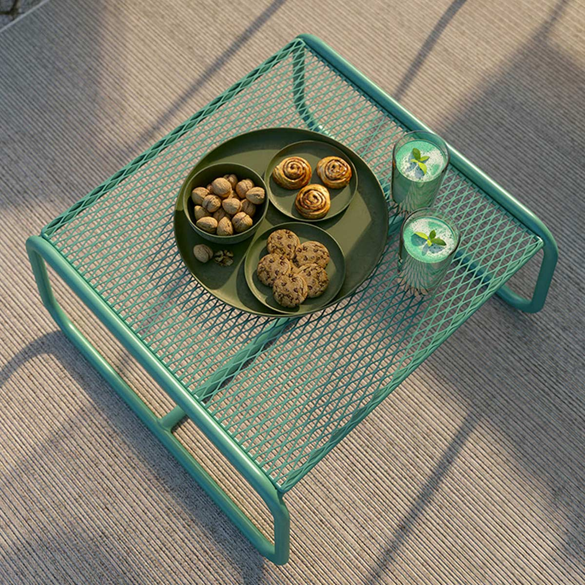 Tavolino per esterni in metallo verde - Meme Design - LivingDecò