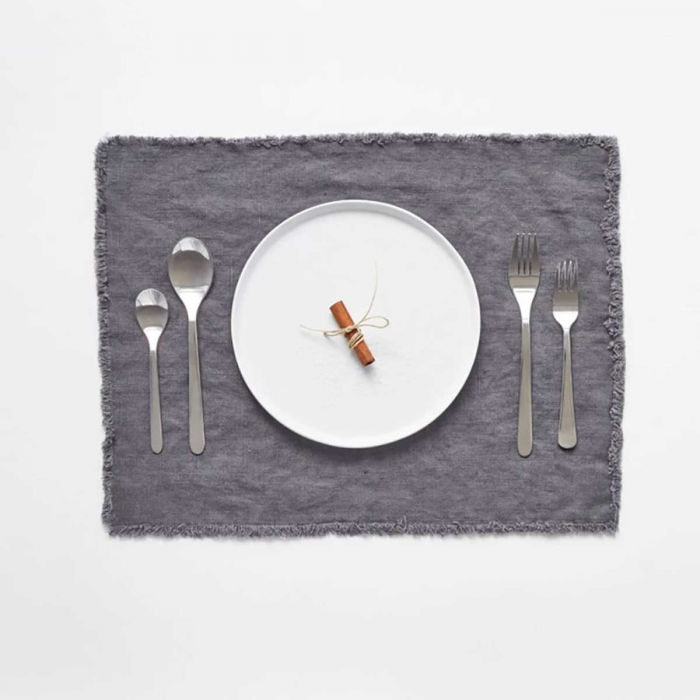 Set 6 tovagliette in lino grigio scuro con frange