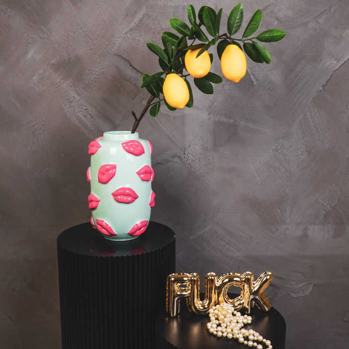 Kisses - Vaso in ceramica verde menta con decorazione baci