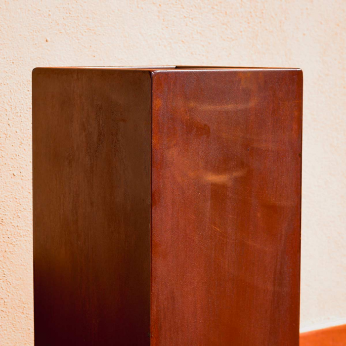 Hedron - vaso alto con base quadrata in corten