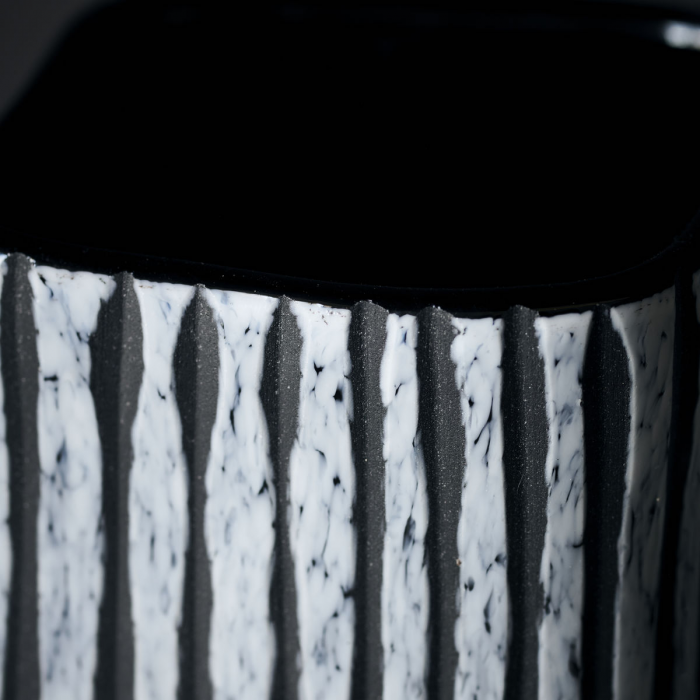 Surat - vaso alto in vetro nero e bianco