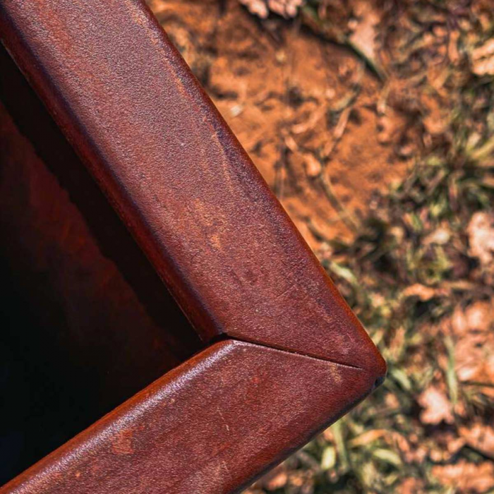 Hedron - vaso alto con base quadrata in corten