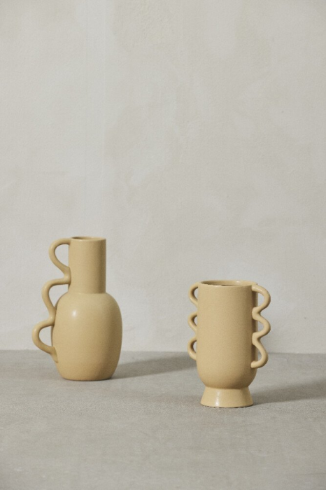 Suselle - Vaso giallo in ceramica con manici decorativi