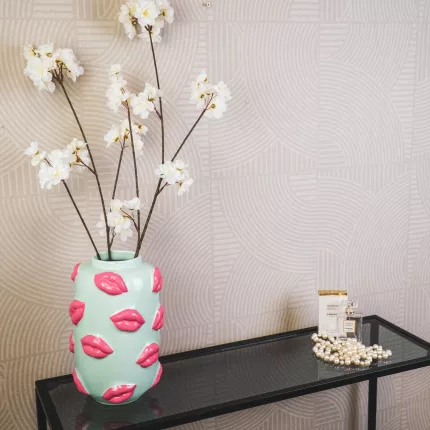 Kisses - Vaso in ceramica verde menta con decorazione baci