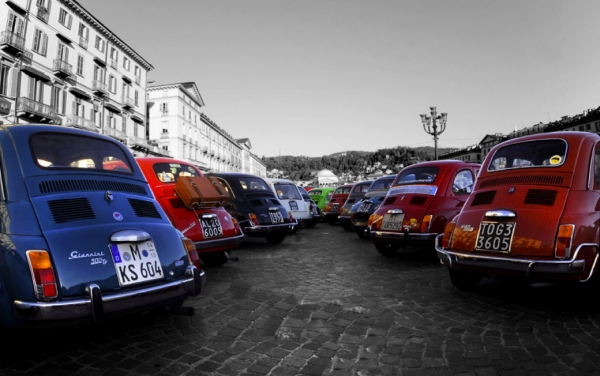Raduno delle FIAT 500 in piazza Vittorio Veneto a Torino. Raduno delle FIAT 500 in piazza Vittorio Veneto a Torino.
